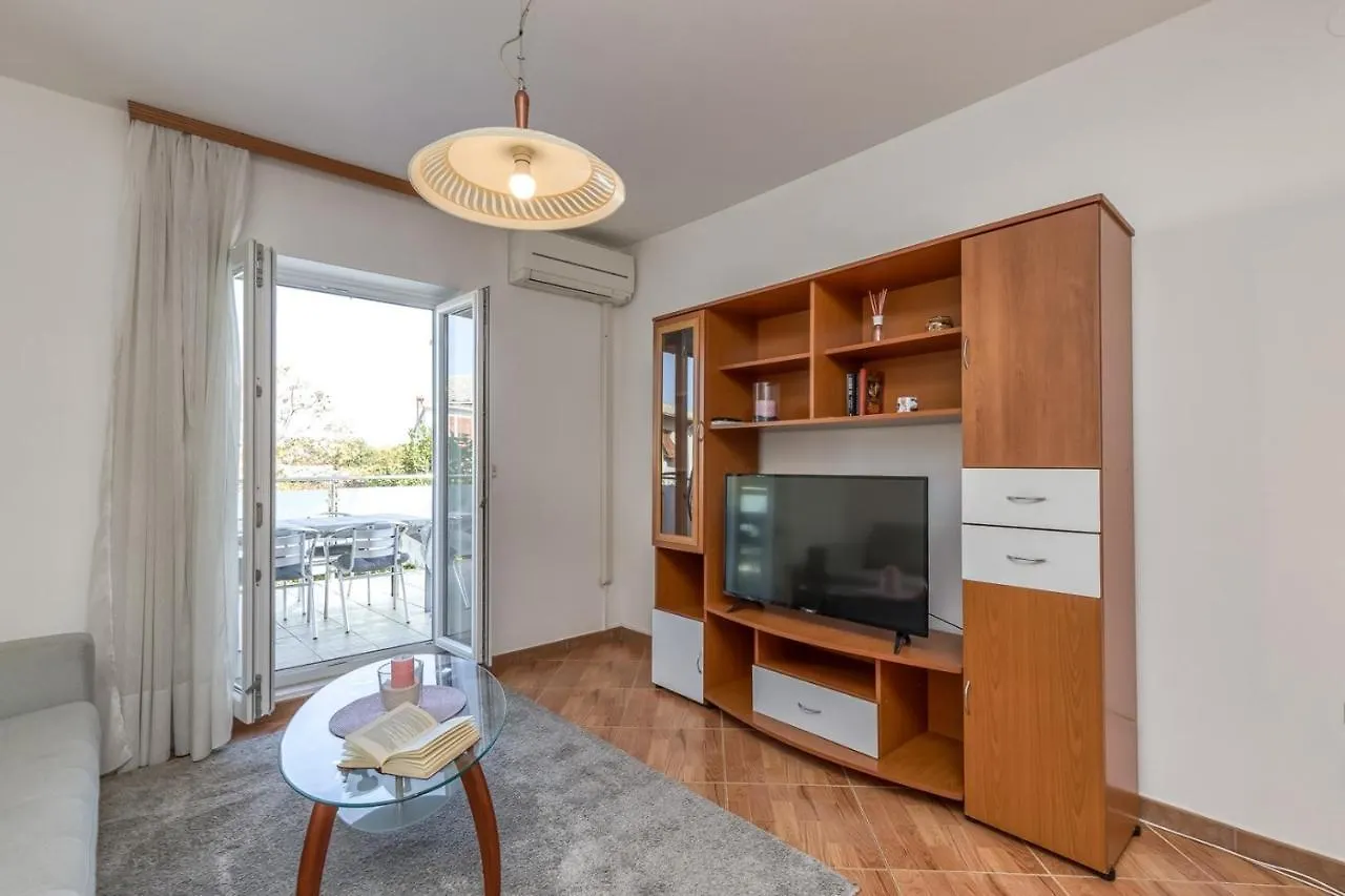 Apartments Azra Pula