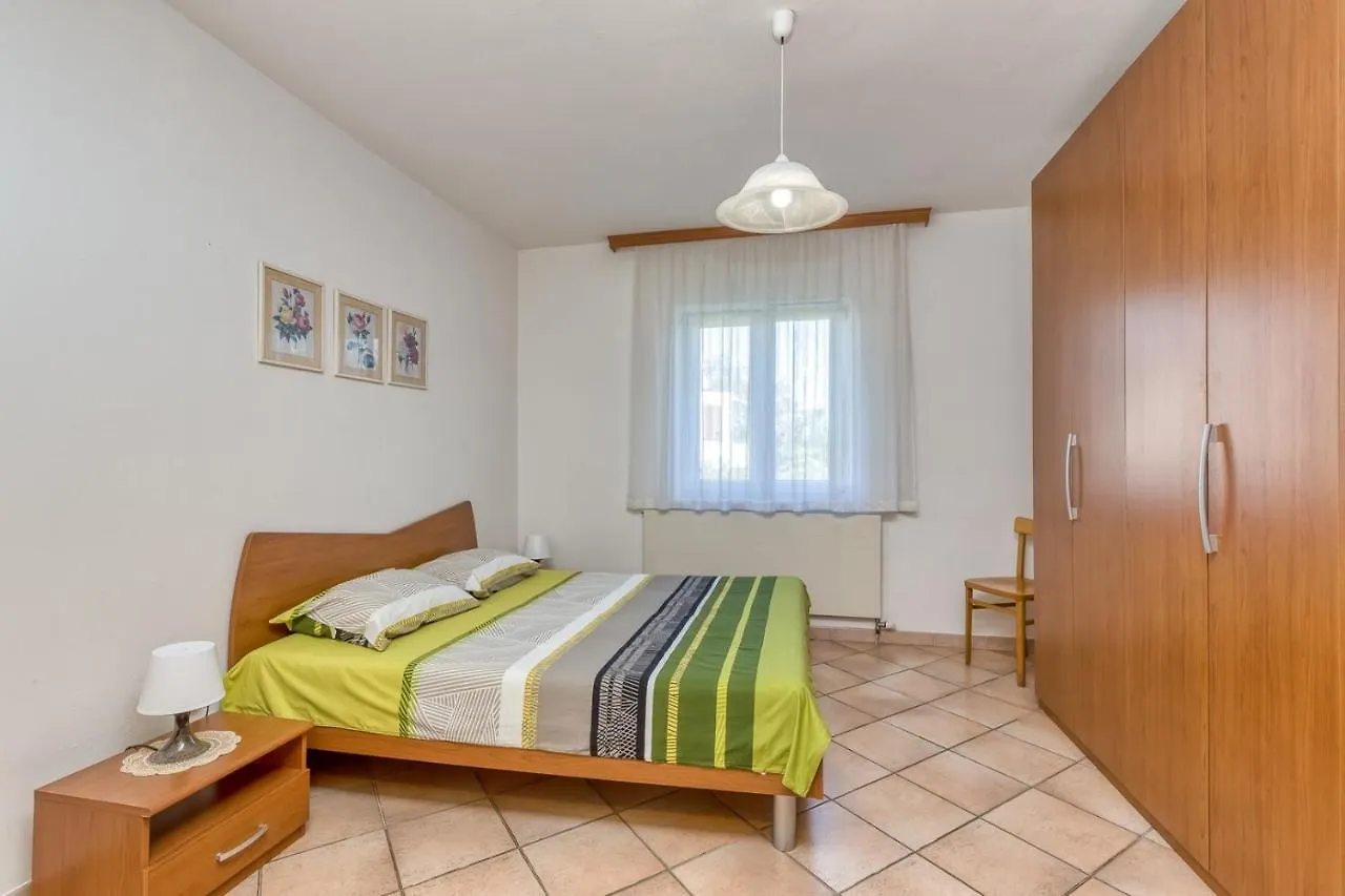 Guest house Apartments Azra Pula