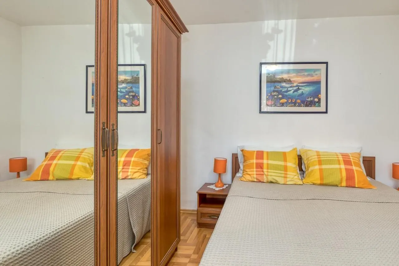Apartments Azra Pula 0*,  Croatia